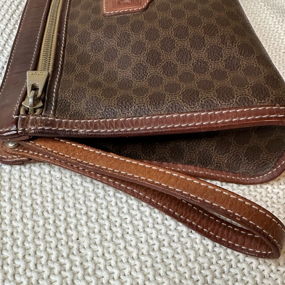 Celine Triomphe Vintage leather clutch bag
Good condition
Brown, Leather - Picture 3 of 14